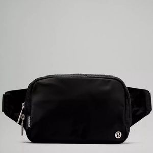 NWT Lululemon Everywhere Belt Bag Large in black